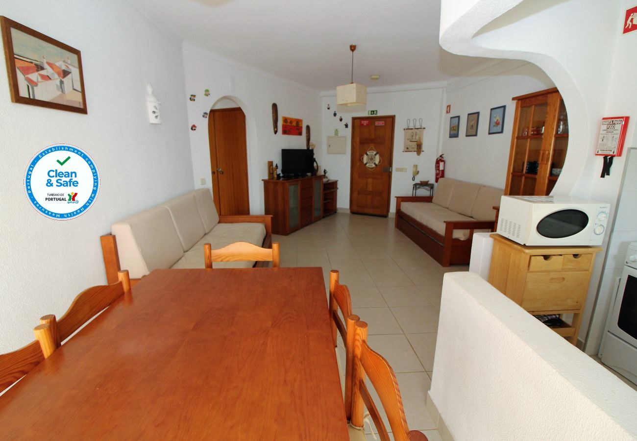 Living room with air conditioning, dining table, equipped kitchen, TV, Wifi, sofa bed.